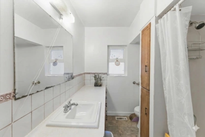 Walk-In Closet Photo of 33219 7 Avenue, Mission, BC