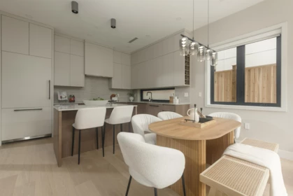 Dining Area Photo of 1 2637 W 12th Avenue, Vancouver, BC