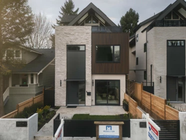 Hot Tub / Spa Photo of 1 2637 W 12th Avenue, Vancouver, BC