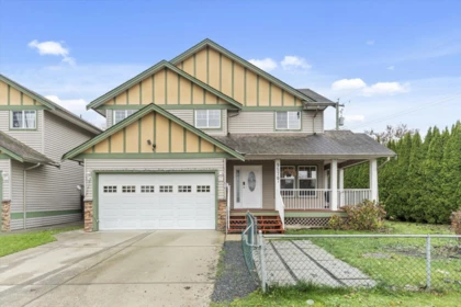 B 9570 Hazel Street, Chilliwack, BC, Hemlock — 5 bed half duplex for sale
