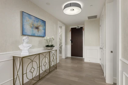 Entry Foyer Photo of 304 1009 Laurier Avenue, Vancouver, BC