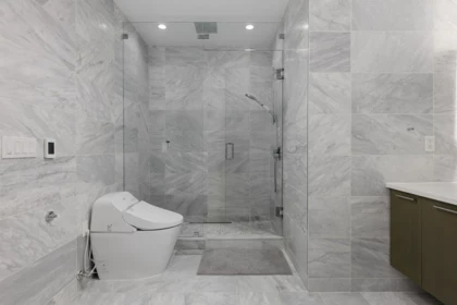 Guest Bathroom Photo of 304 1009 Laurier Avenue, Vancouver, BC