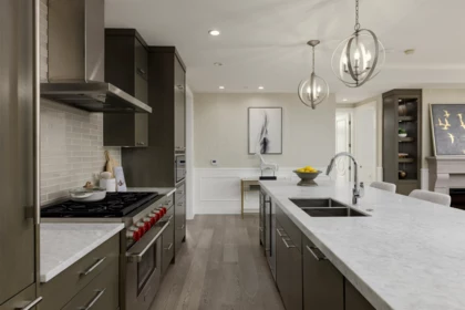 Kitchen Island Photo of 304 1009 Laurier Avenue, Vancouver, BC