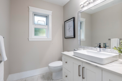 Primary Bathroom Photo of 14213 Malabar Avenue, Surrey, BC