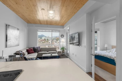 611 108 E 8th Street, North Vancouver, BC
