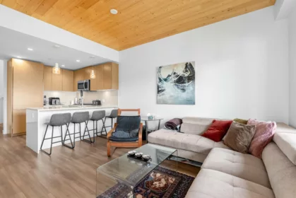 611 108 E 8th Street, North Vancouver, BC