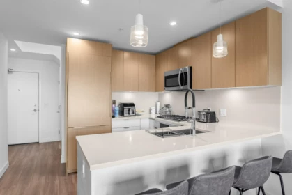 611 108 E 8th Street, North Vancouver, BC