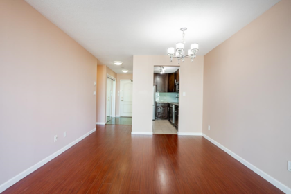 Kitchen Island Photo of 1505 5899 Wilson Avenue, Burnaby, BC