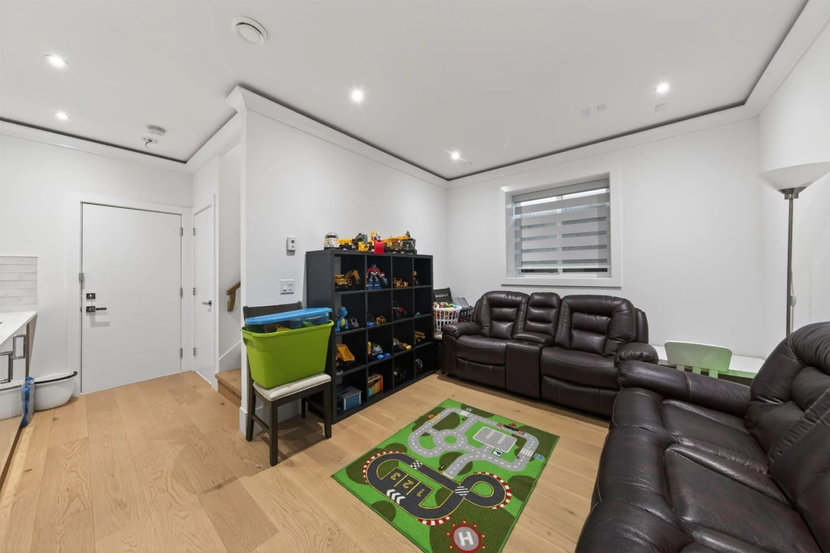 Entry Foyer Photo of 16764 18a Avenue, Surrey, BC