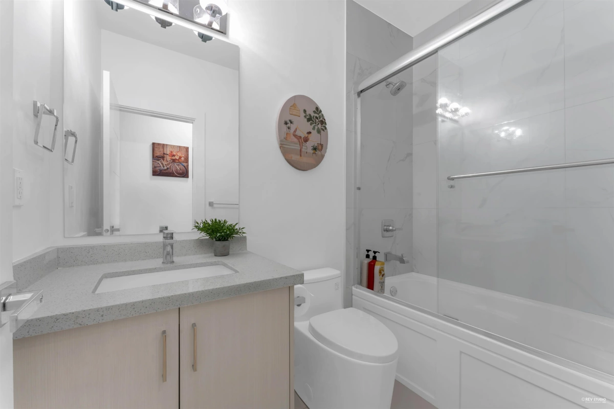 Front Yard Photo of 16764 18a Avenue, Surrey, BC