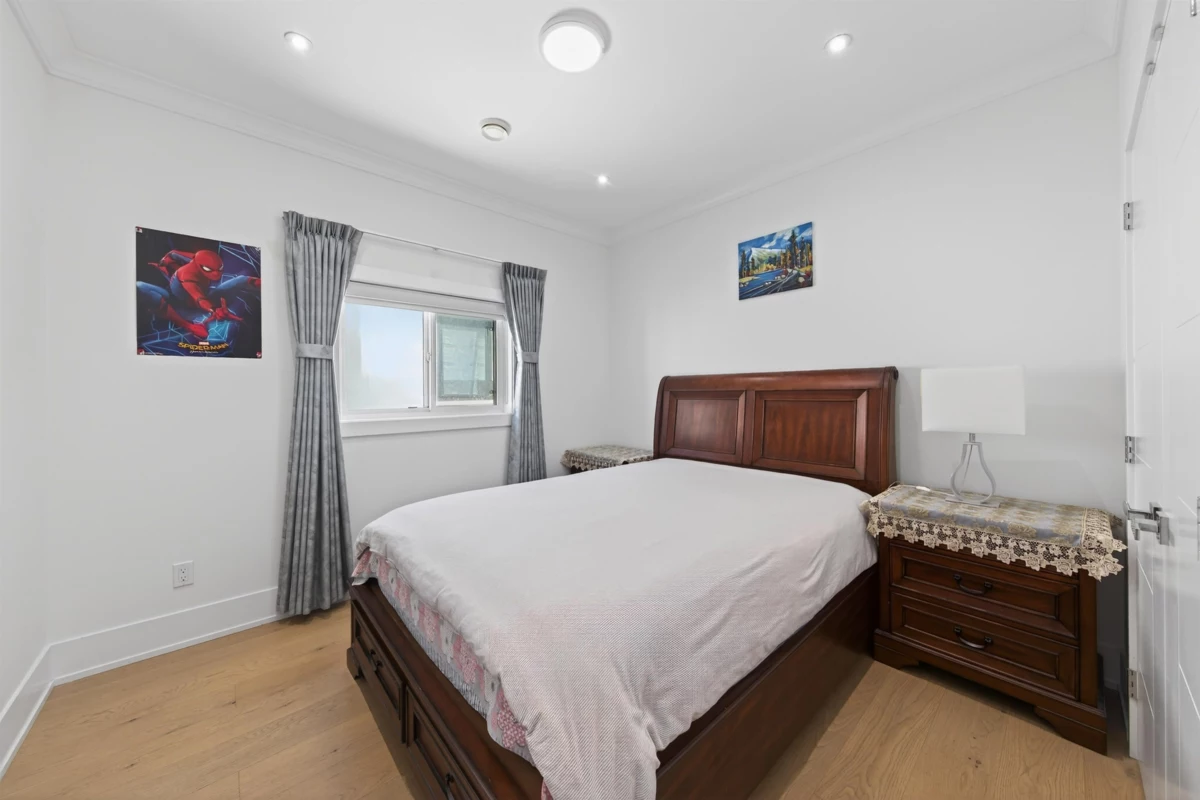 Guest Bathroom Photo of 16764 18a Avenue, Surrey, BC