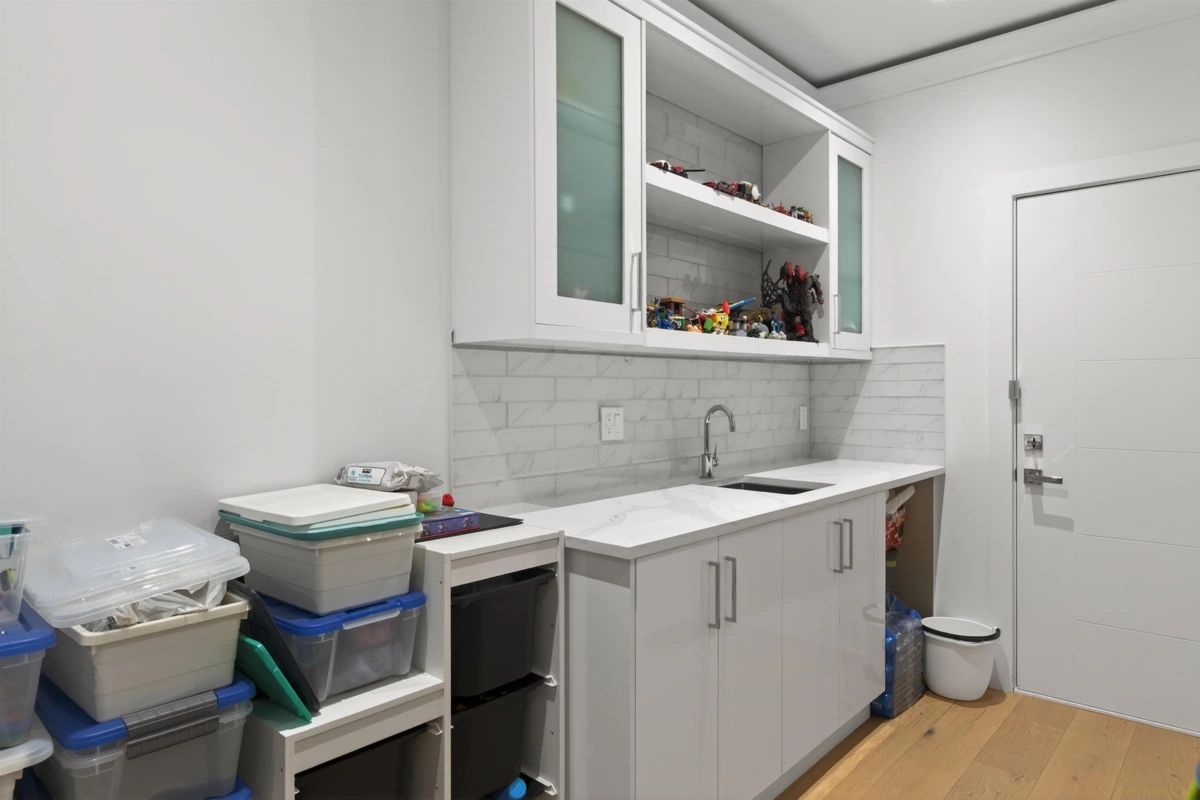 Hallway Photo of 16764 18a Avenue, Surrey, BC