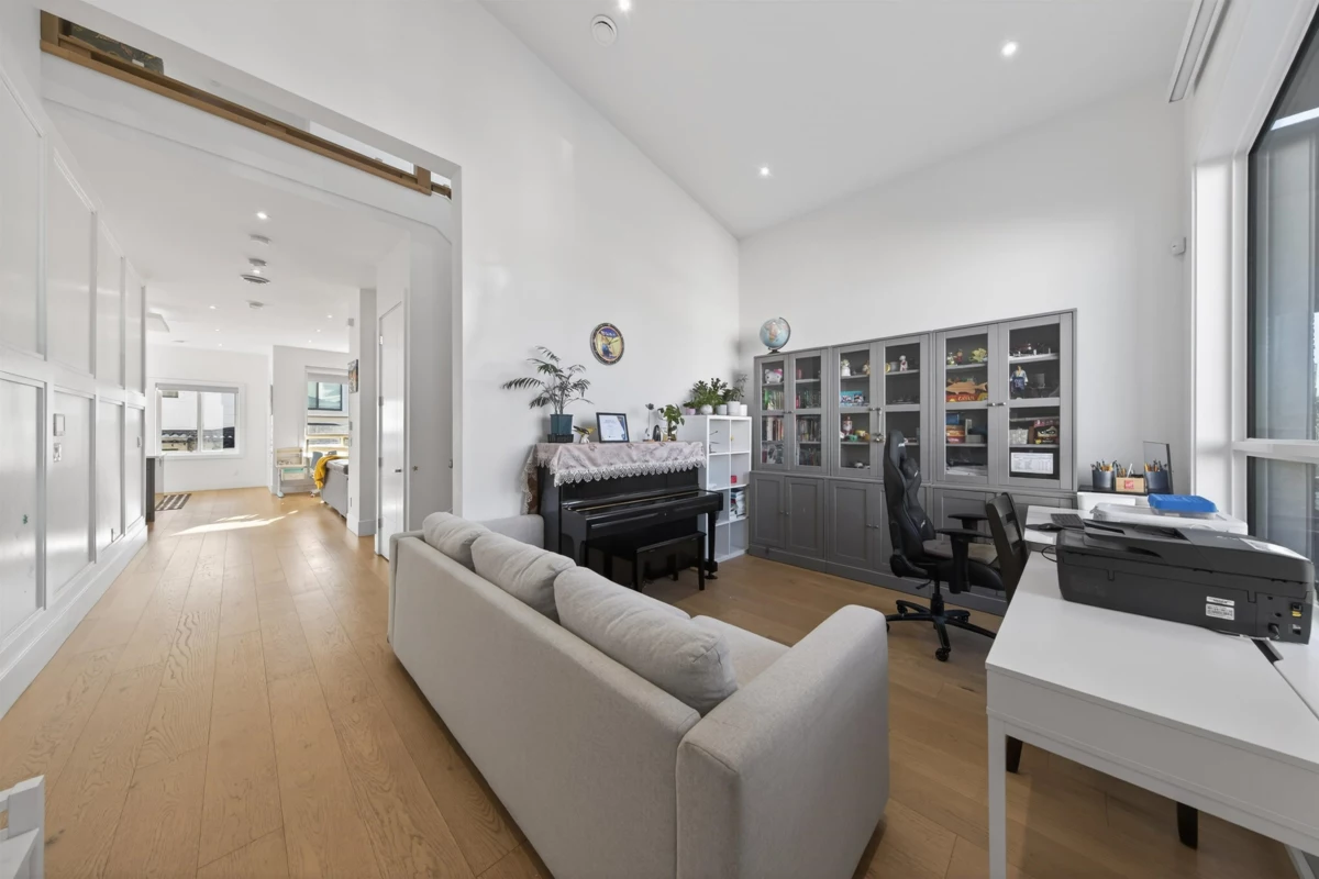 Living Room Photo of 16764 18a Avenue, Surrey, BC