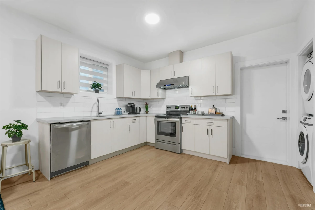 Outdoor Deck Photo of 16764 18a Avenue, Surrey, BC