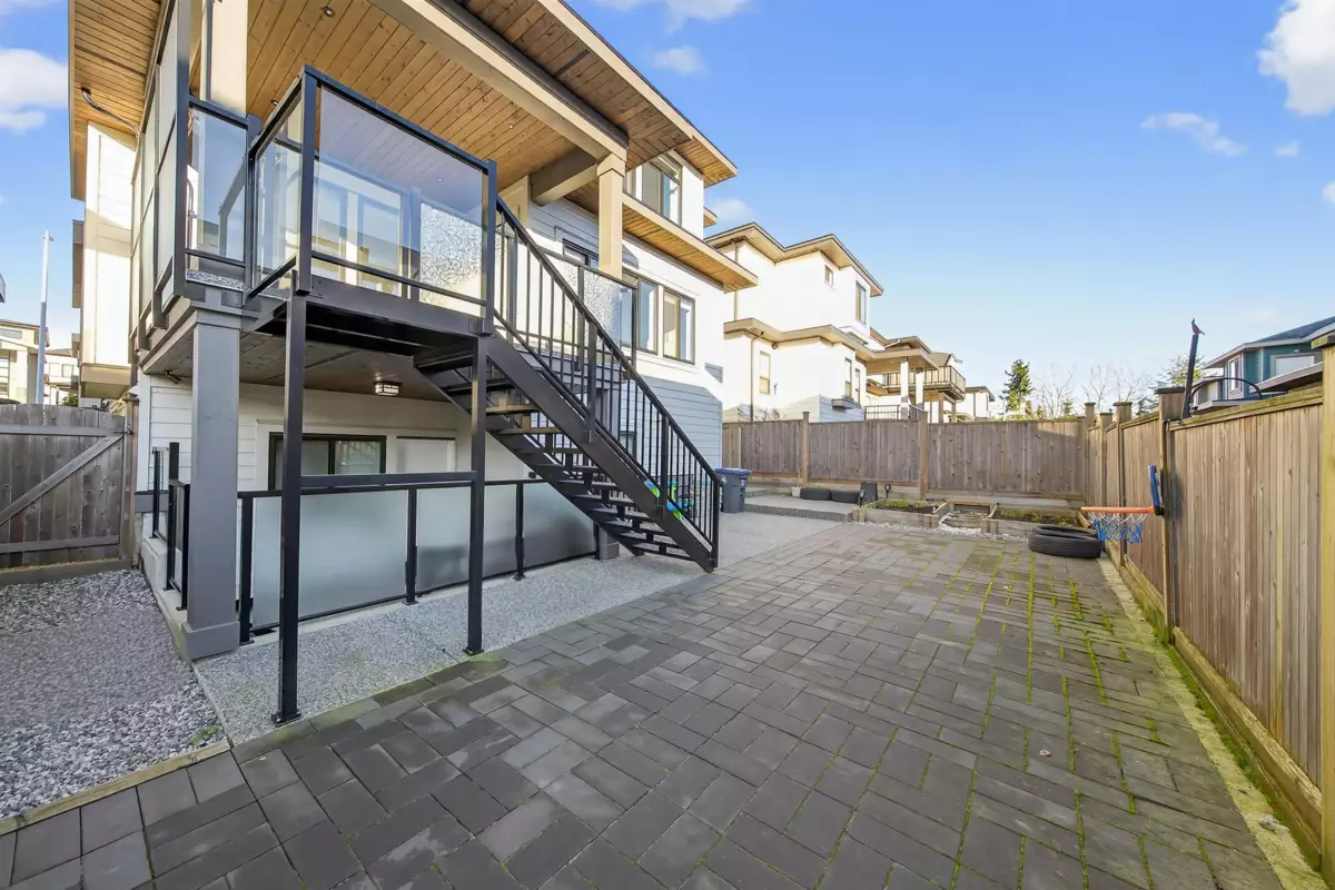 Outdoor Kitchen Photo of 16764 18a Avenue, Surrey, BC
