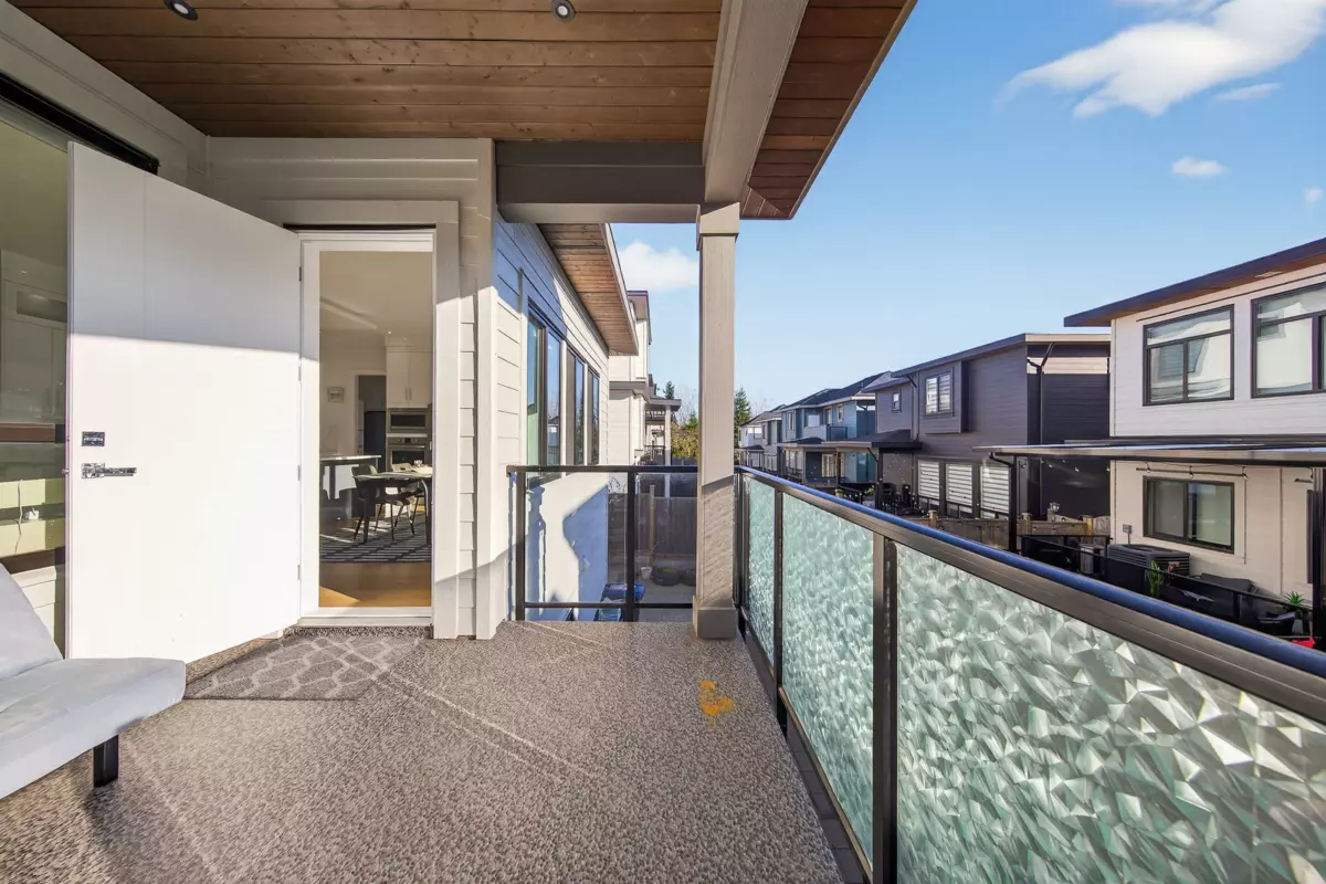 Primary Bathroom Photo of 16764 18a Avenue, Surrey, BC