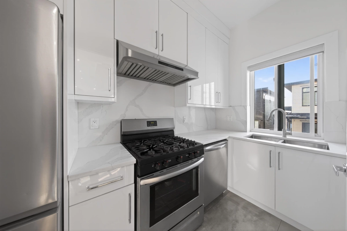 Primary Bedroom Photo of 16764 18a Avenue, Surrey, BC