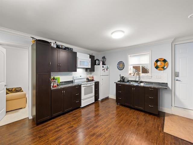 Laundry Room Photo of 17433 1 Avenue, Surrey, BC