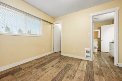 Entry Foyer Photo of 45135 Deans Avenue, Chilliwack, BC