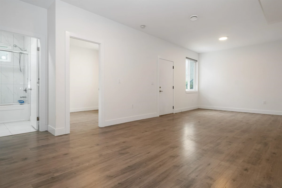 Front Yard Photo of 2 21088 Lakeview Crescent, Hope, BC