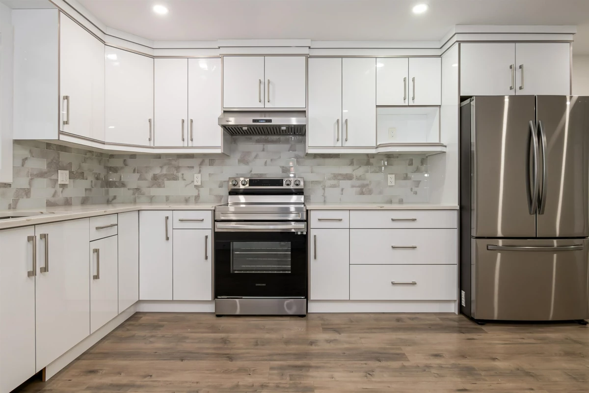 Guest Bathroom Photo of 2 21088 Lakeview Crescent, Hope, BC