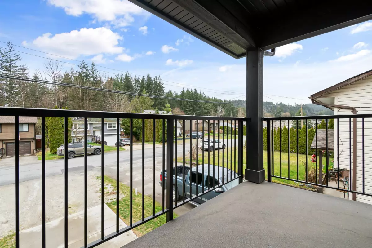 Kitchen Island Photo of 2 21088 Lakeview Crescent, Hope, BC