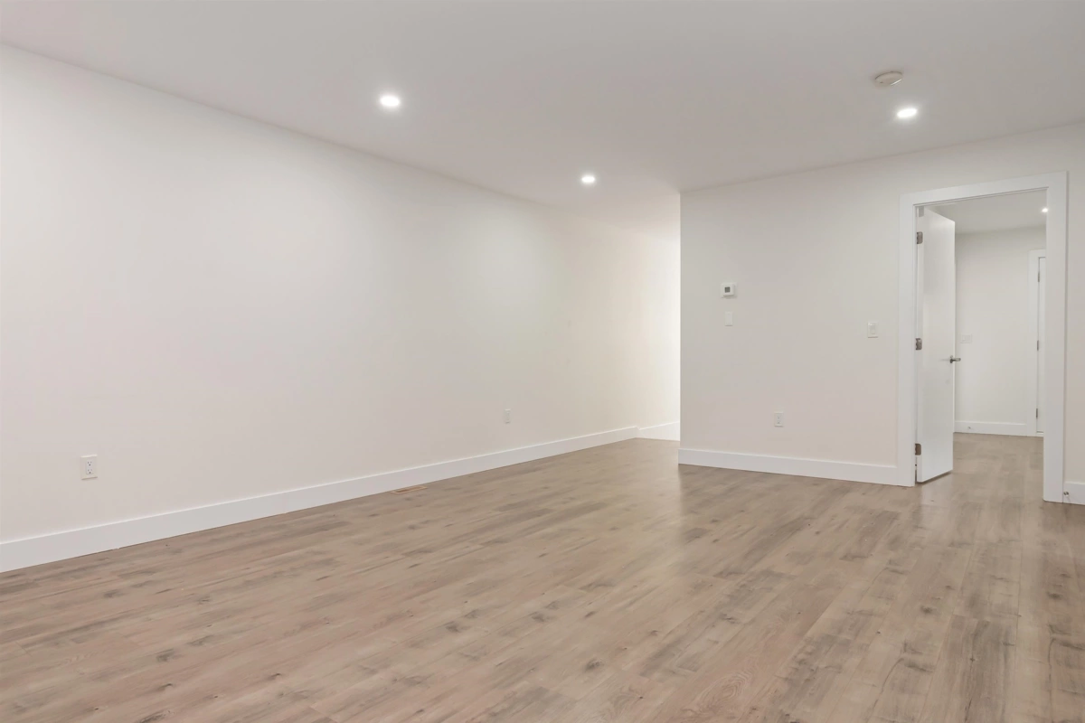 Primary Bathroom Photo of 2 21088 Lakeview Crescent, Hope, BC
