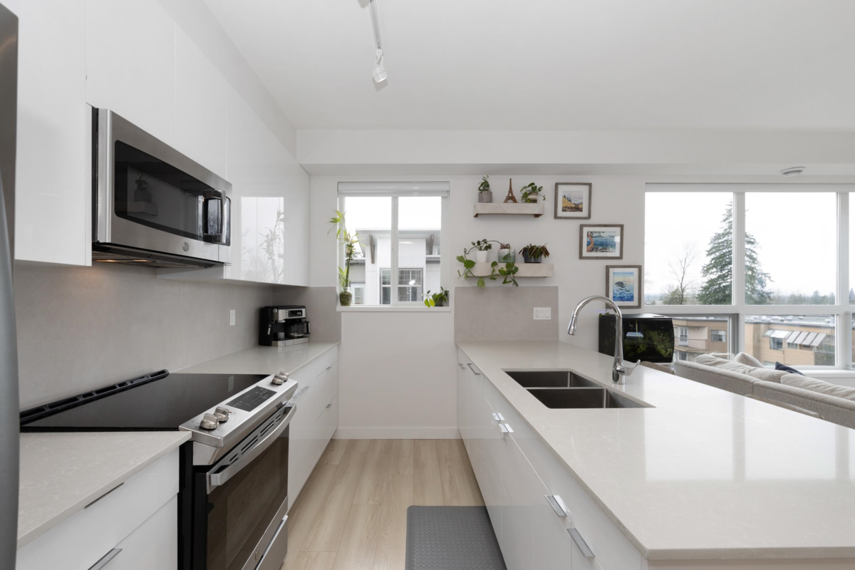Dining Area Photo of 406 11913 Burnett Street, Maple Ridge, BC