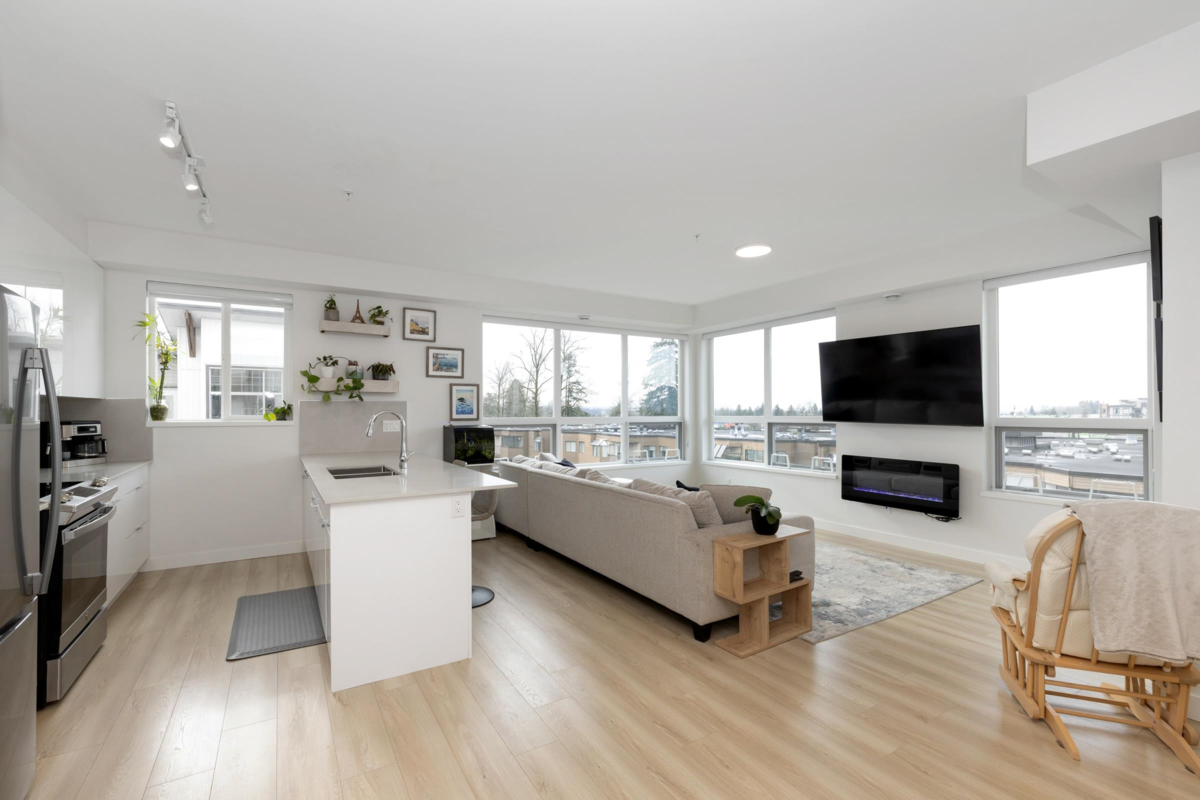 Kitchen Island Photo of 406 11913 Burnett Street, Maple Ridge, BC