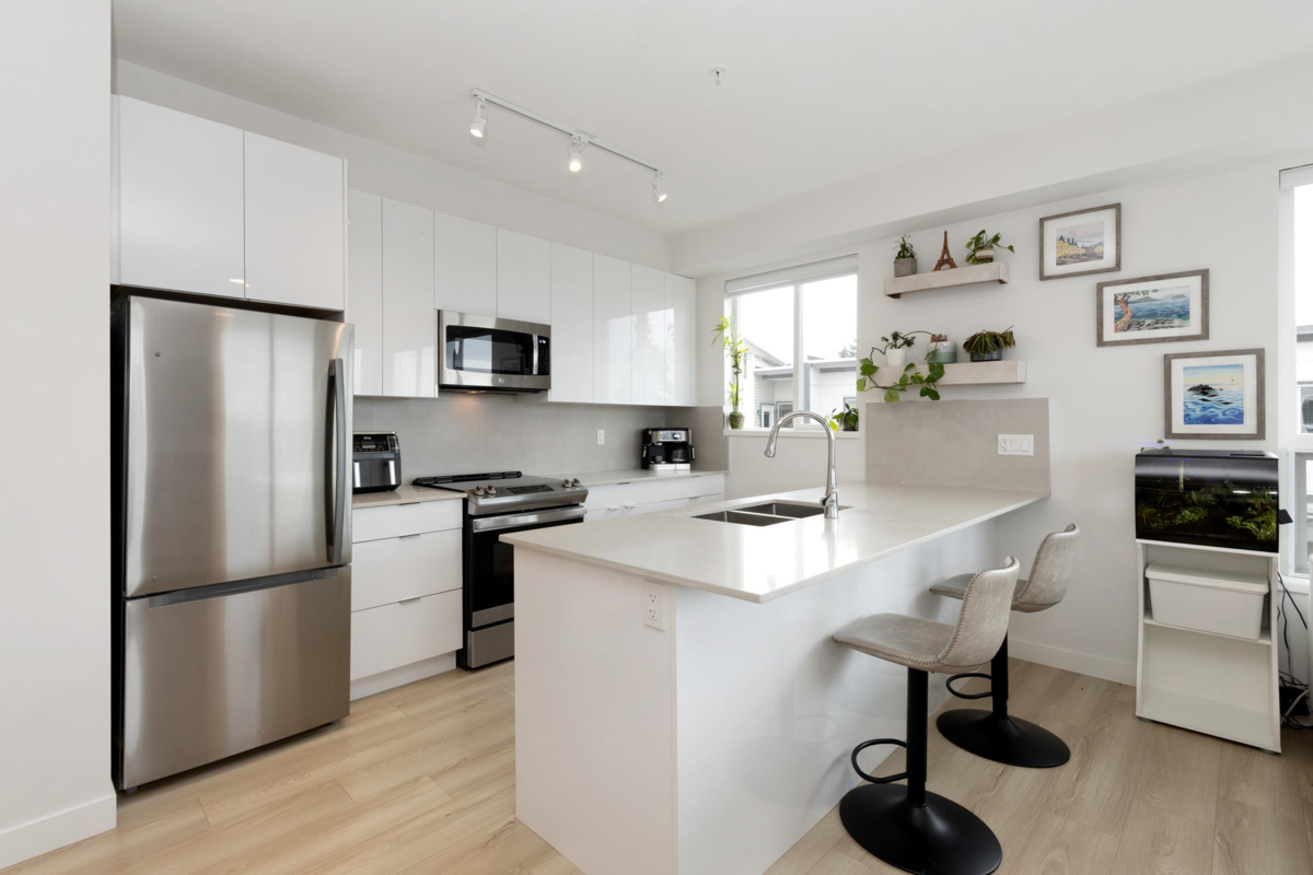 Kitchen Photo of 406 11913 Burnett Street, Maple Ridge, BC