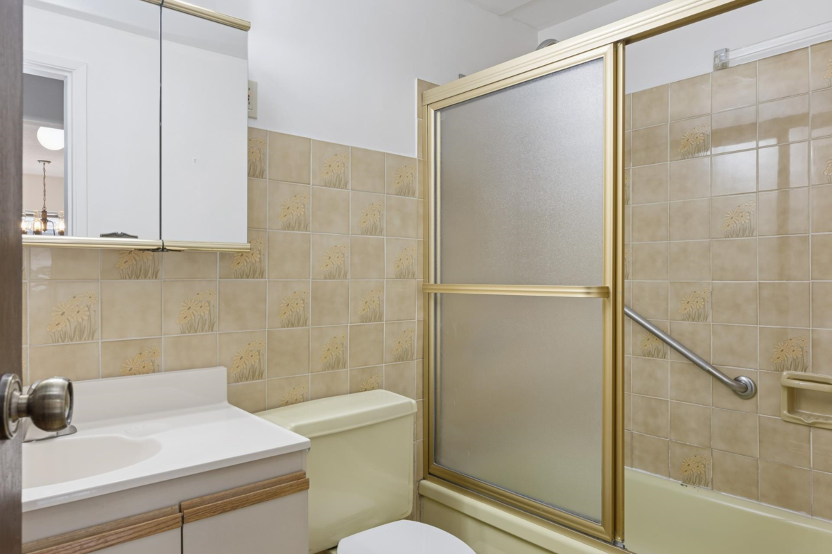 Bedroom 3 Photo of 211 155 E 5th Street, North Vancouver, BC