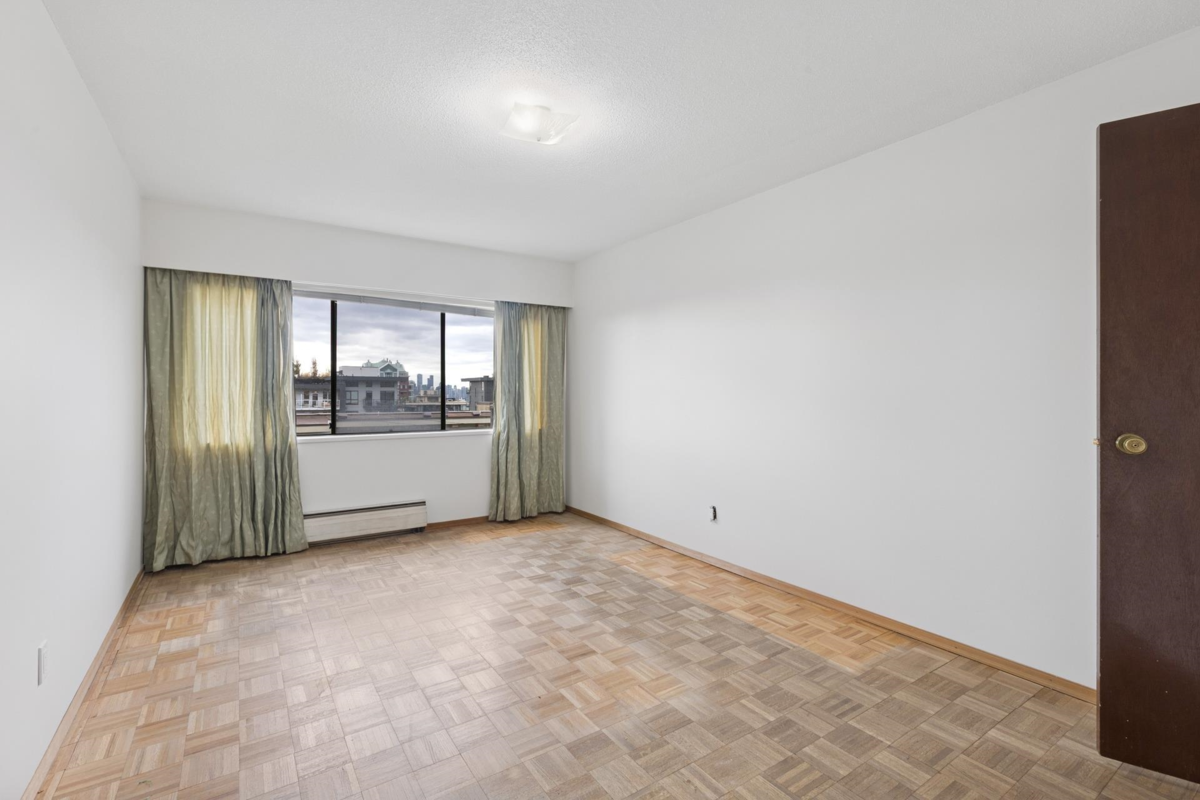 Breakfast Nook Photo of 211 155 E 5th Street, North Vancouver, BC