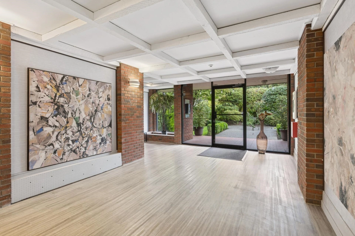 Garden / Landscaping Photo of 211 155 E 5th Street, North Vancouver, BC