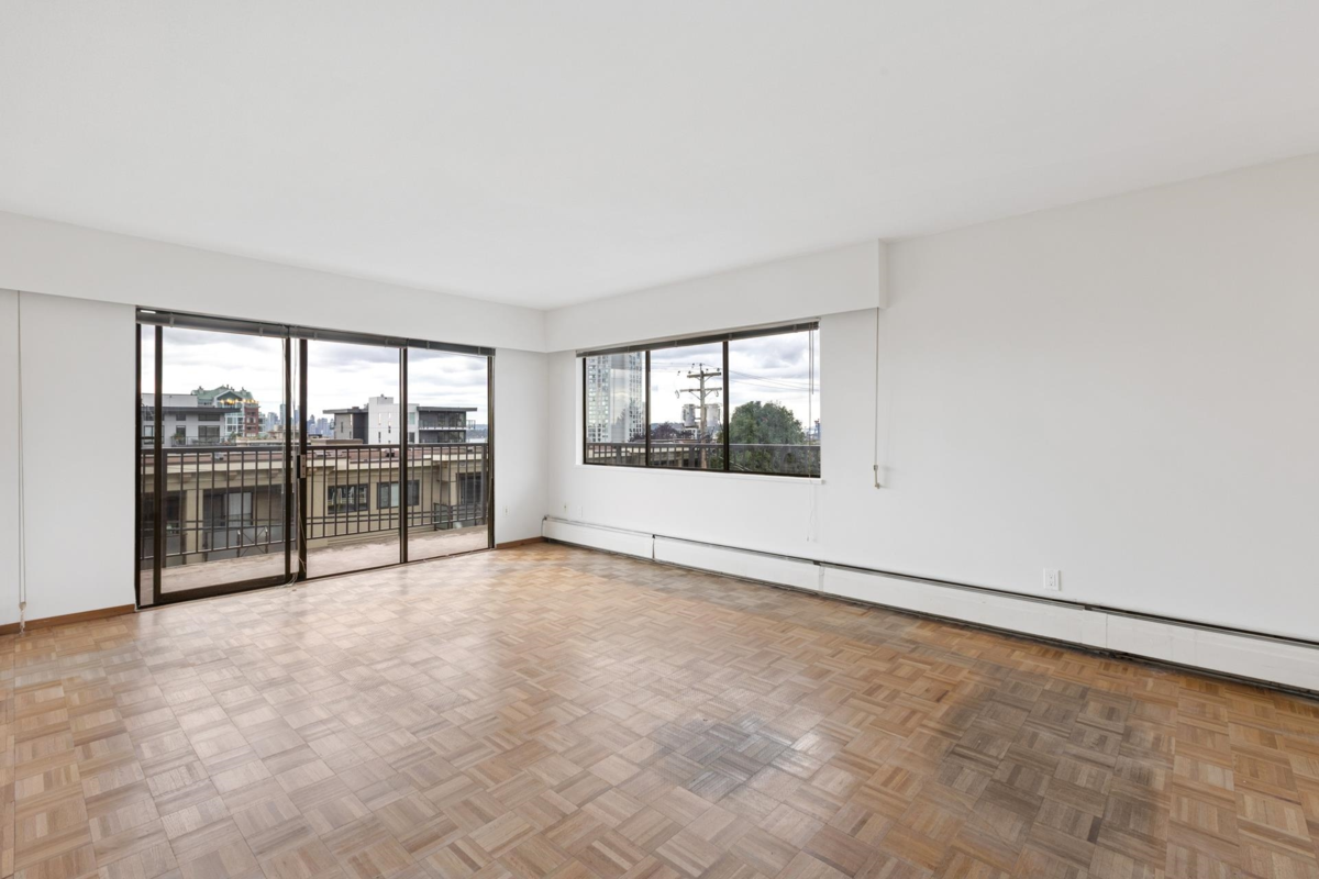 Guest Bathroom Photo of 211 155 E 5th Street, North Vancouver, BC
