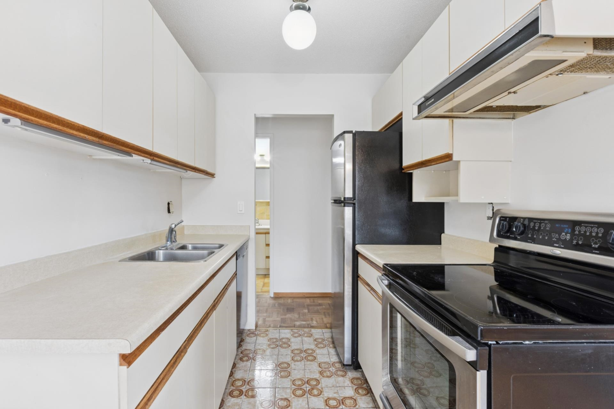 Hallway Photo of 211 155 E 5th Street, North Vancouver, BC