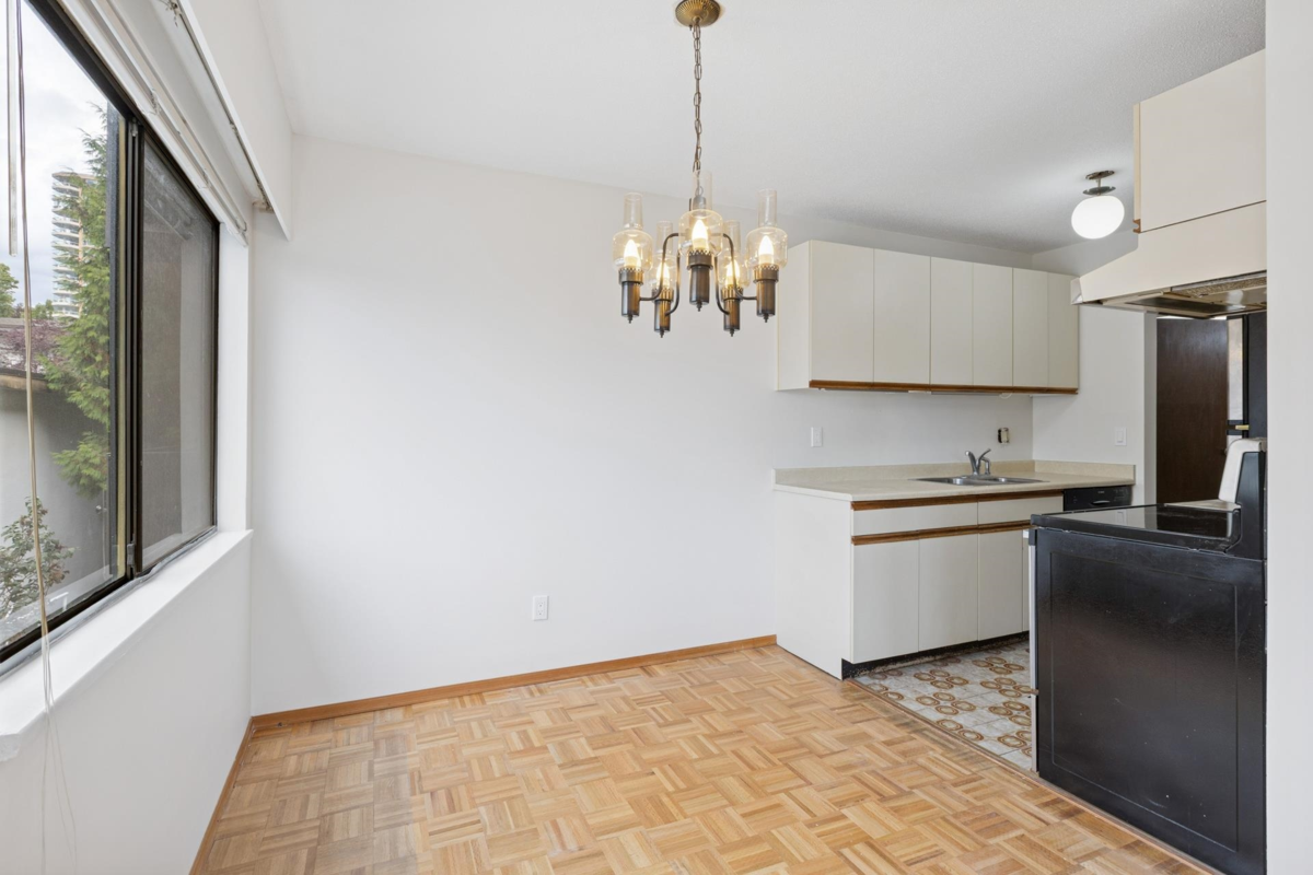 Laundry Room Photo of 211 155 E 5th Street, North Vancouver, BC