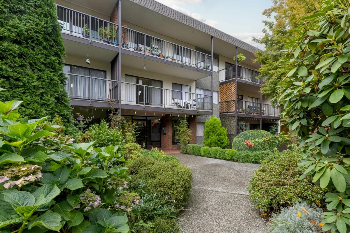 Swimming Pool Photo of 211 155 E 5th Street, North Vancouver, BC