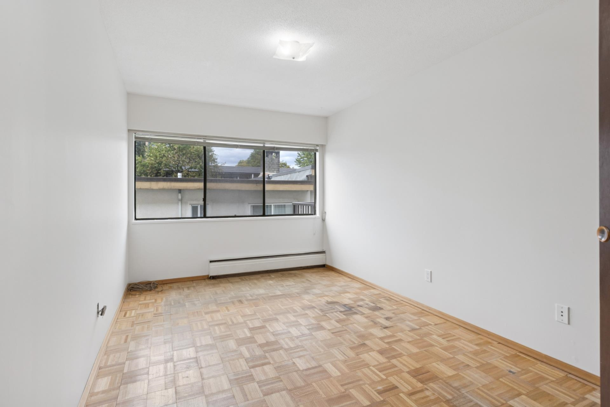 Walk-In Closet Photo of 211 155 E 5th Street, North Vancouver, BC