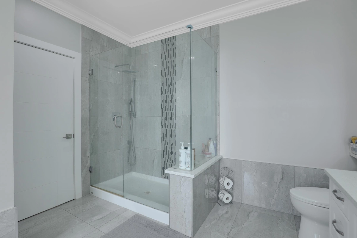 Swimming Pool Photo of 5438 188 Street, Surrey, BC