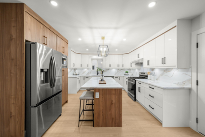 Kitchen Island Photo of 2451 Grosvenor Place, Abbotsford, BC