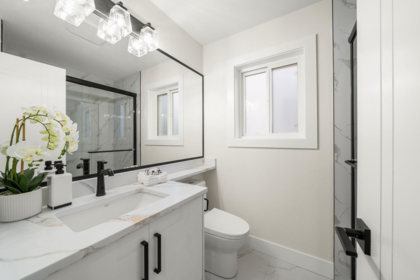 Powder Room Photo of 2451 Grosvenor Place, Abbotsford, BC