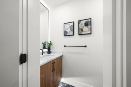 Primary Bathroom Photo of 2451 Grosvenor Place, Abbotsford, BC
