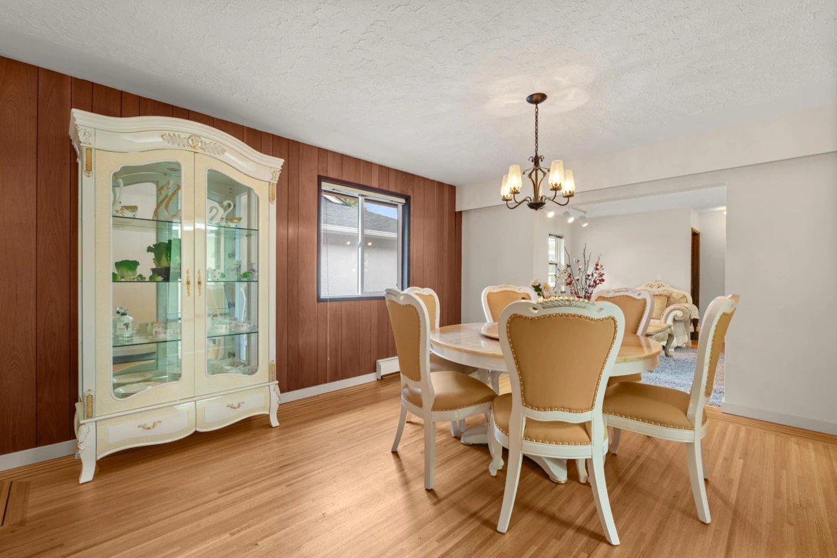 Dining Area Photo of 4651 W 16th Avenue, Vancouver, BC