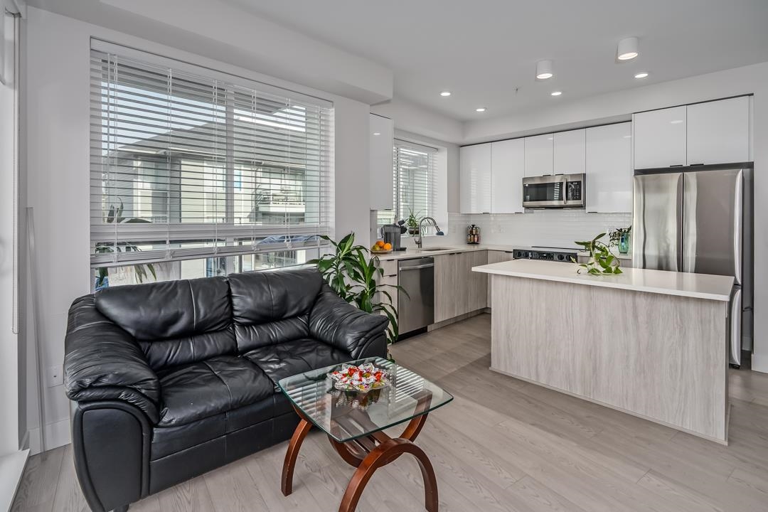 Kitchen Island Photo of 413 11655 Fraser Street, Maple Ridge, BC