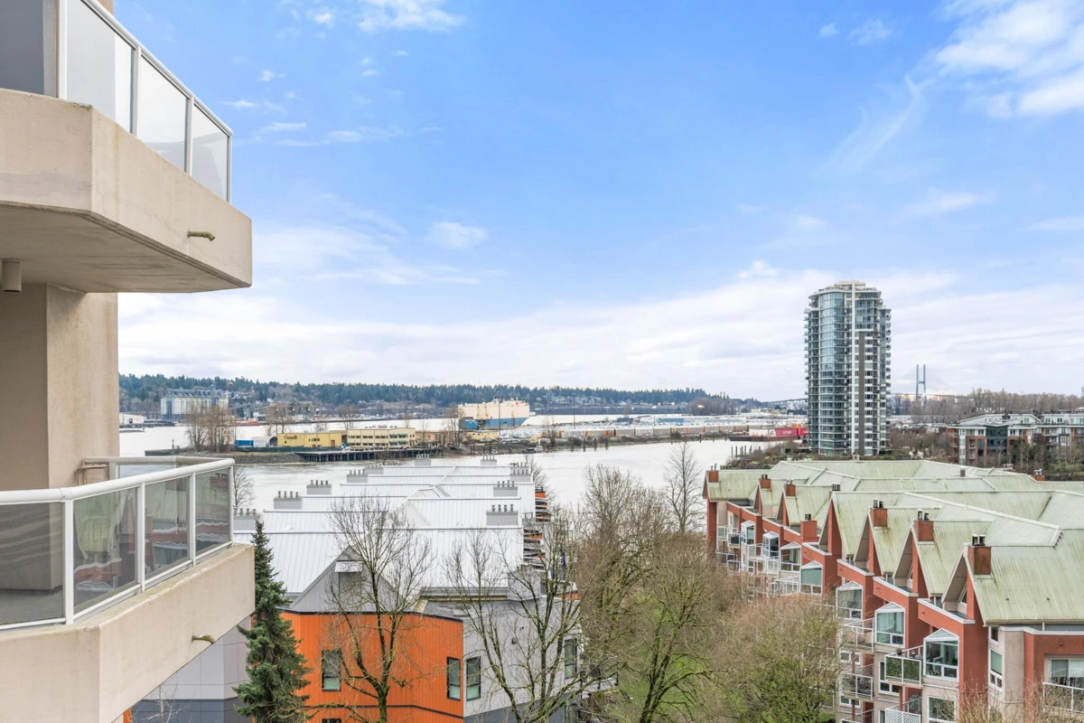 Kitchen Island Photo of 905 1185 Quayside Drive, New Westminster, BC