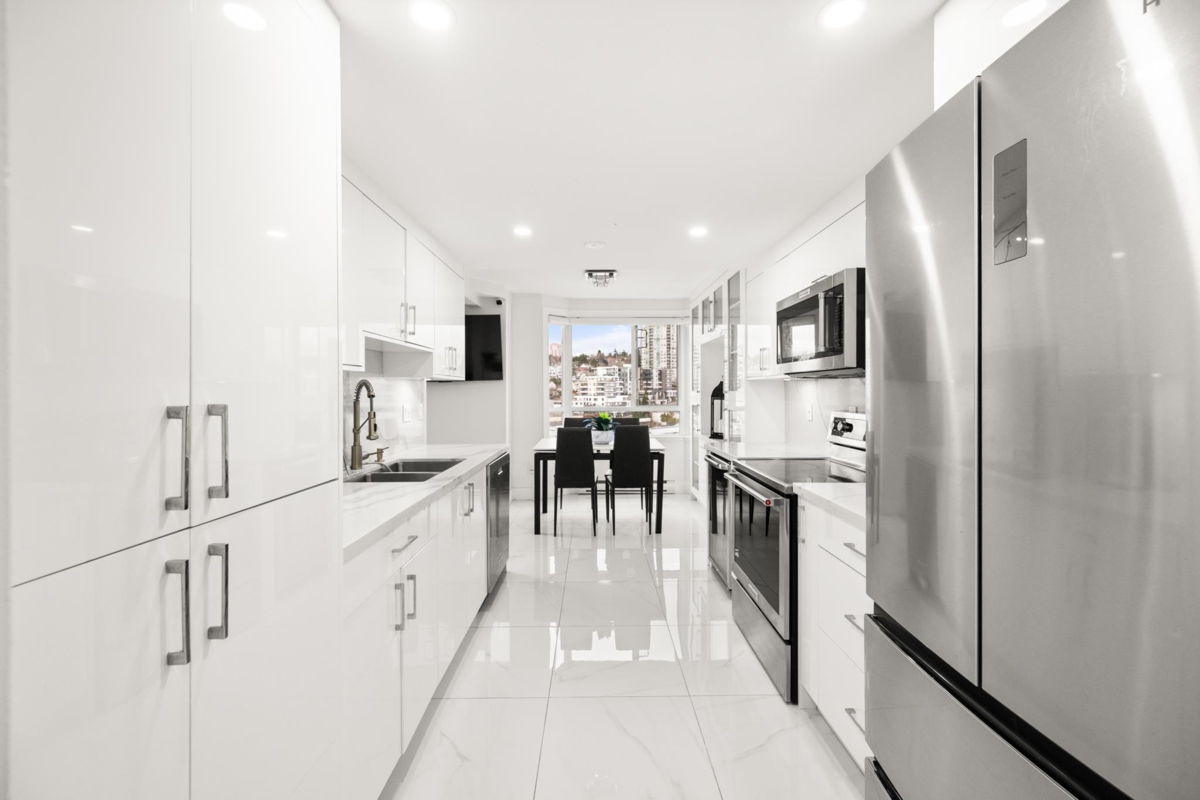 Primary Bathroom Photo of 905 1185 Quayside Drive, New Westminster, BC