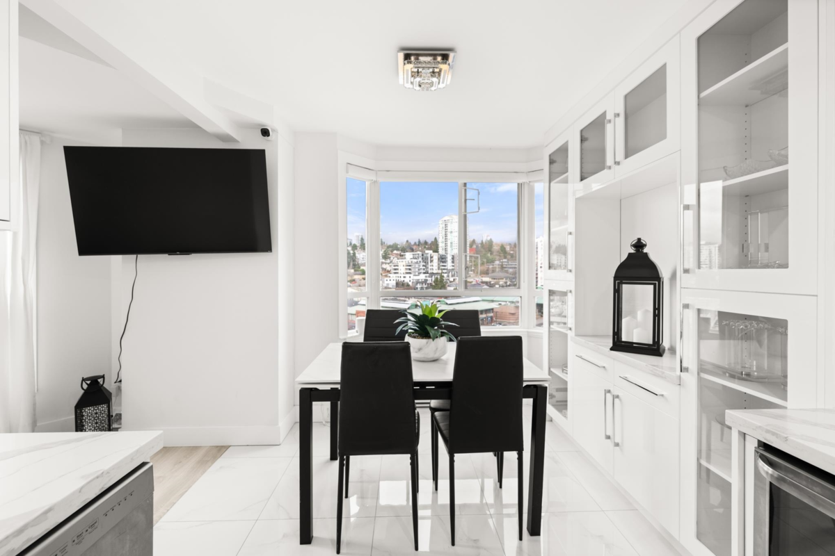 Walk-In Closet Photo of 905 1185 Quayside Drive, New Westminster, BC