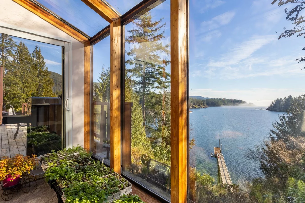 Breakfast Nook Photo of 4732 Webb Road, Madeira Park, BC
