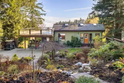 4732 Webb Road, Madeira Park, BC, Pender Harbour Egmont — 4 bed single family residence for sale