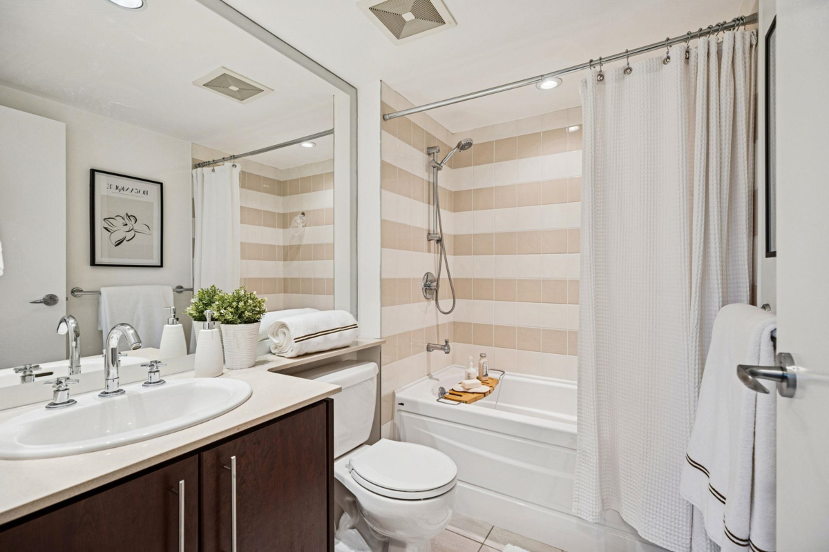 Entry Foyer Photo of 1705 550 Pacific Street, Vancouver, BC